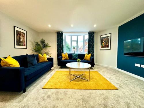 Bournemouth 3BR Escape: Close to Beach & Town — 4-Star Luxury Hotel in Bournemouth, United Kingdom