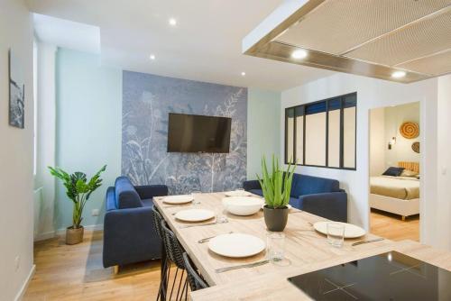 Spacious T2 Near the Halles And the Harbour in Toulon, France