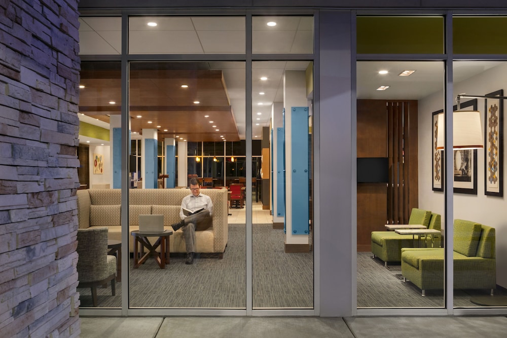 Holiday Inn Express & Suites Salisbury by IHG - photo 37