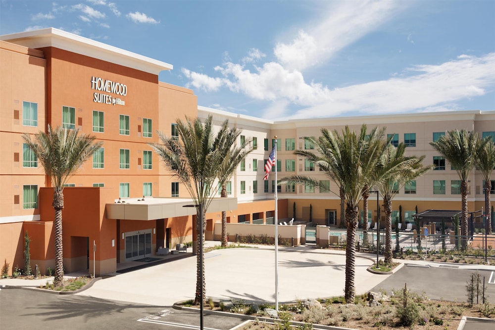 Homewood Suites By Hilton Irvine John Wayne Airport - carbon neutral hotel in Irvine