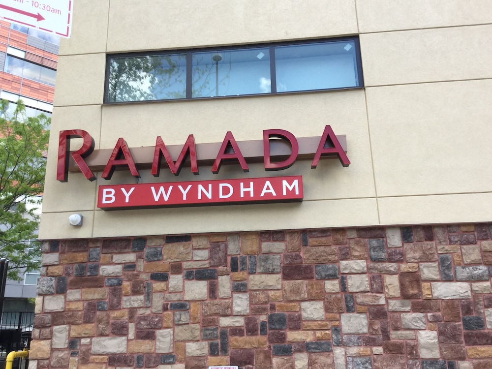 Ramada by Wyndham Bronx Terminal - carbon neutral hotel in The Bronx