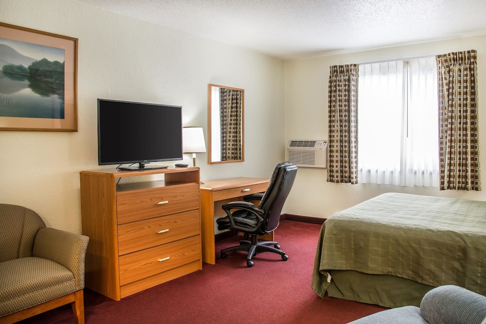 Hudson Inn & Suites - photo 4