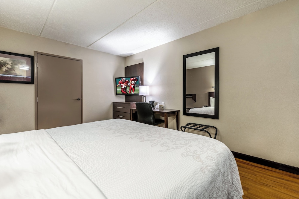 Red Roof Inn PLUS Nashville Airport - photo 23