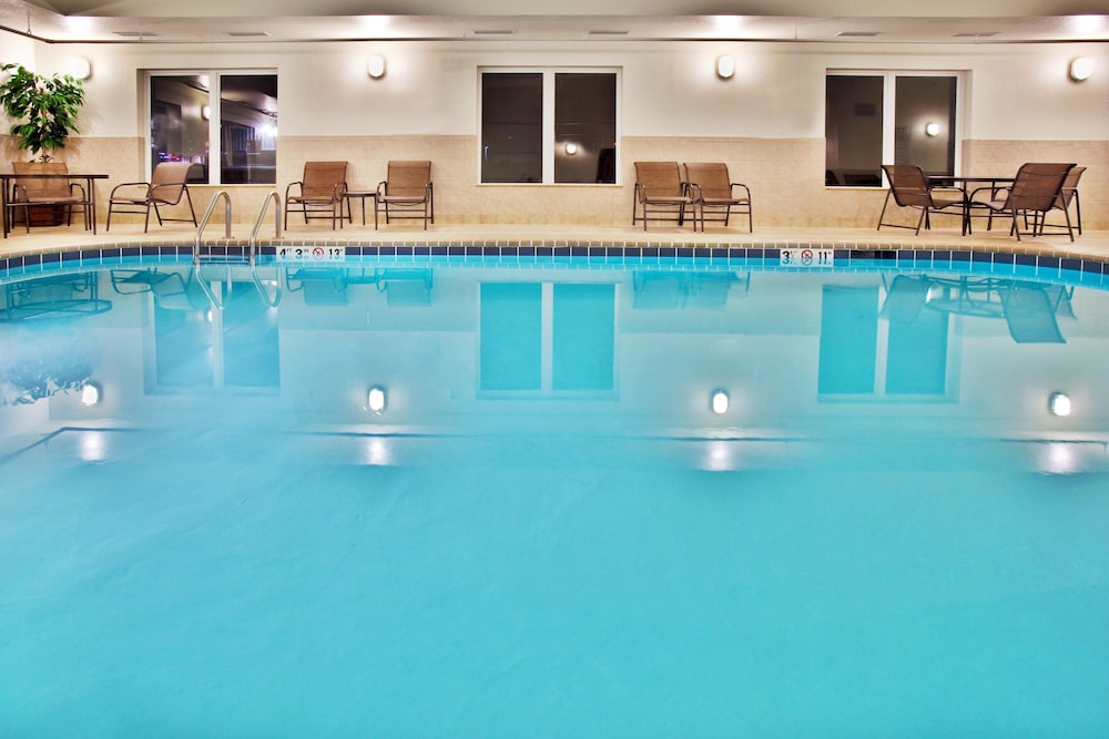 Holiday Inn Express Hotel & Suites Dubuque by IHG - photo 17