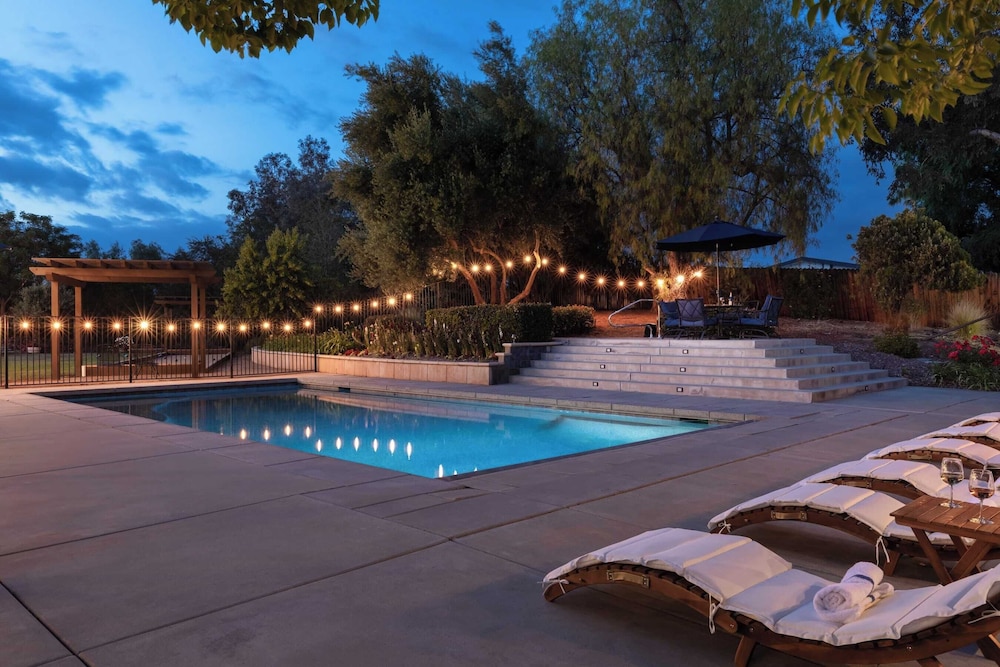 Sleeps 20 Vineyard Estate w Resort Pool Spa Game Room Wilson Creek Manor by AvantStay - photo 3