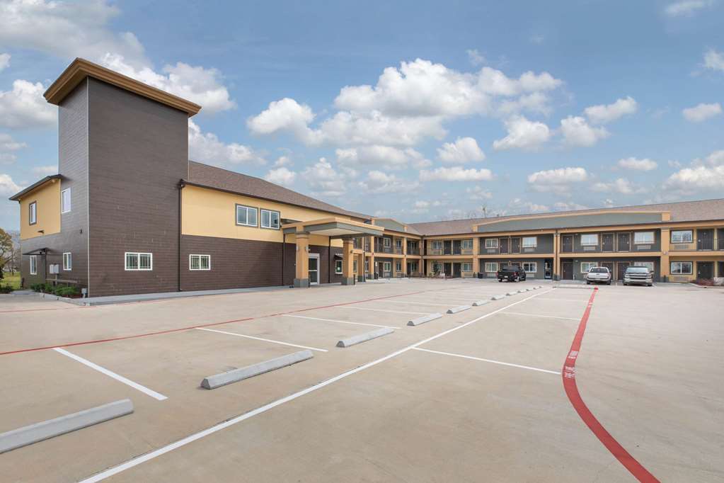 Days Inn & Suites by Wyndham La Porte - photo 2