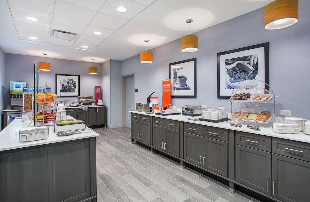 Hampton Inn Vincennes - photo 25