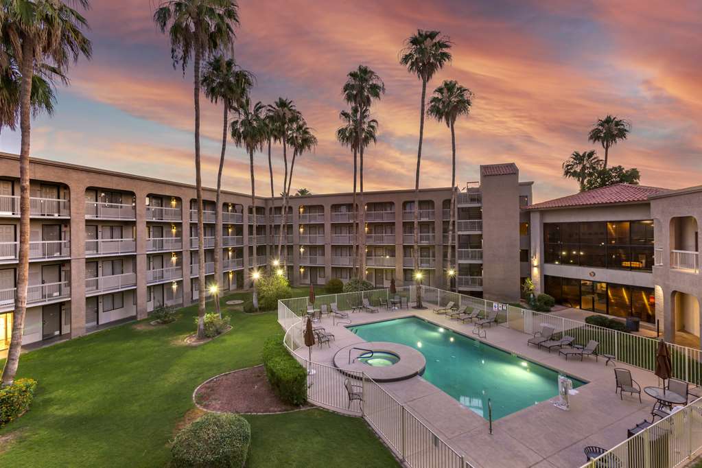 Best Western Plus Scottsdale Thunderbird Suites - photo 9