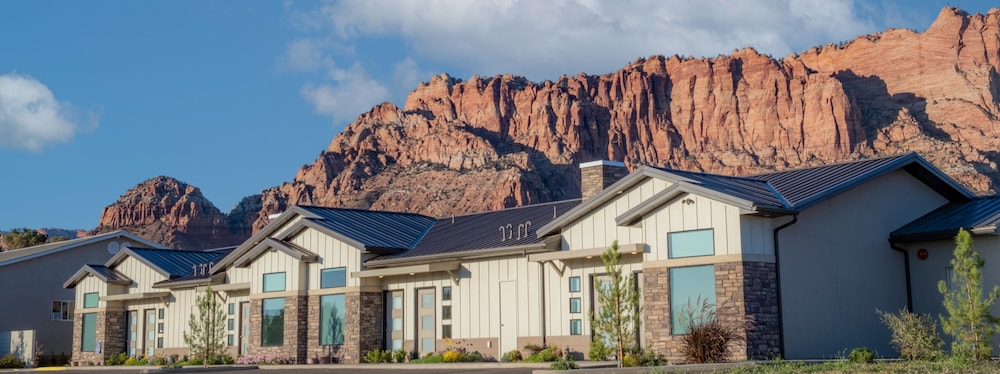 South Zion Inn & Suites - photo 2