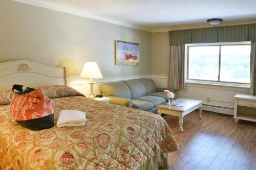 The Cove Motel - photo 2