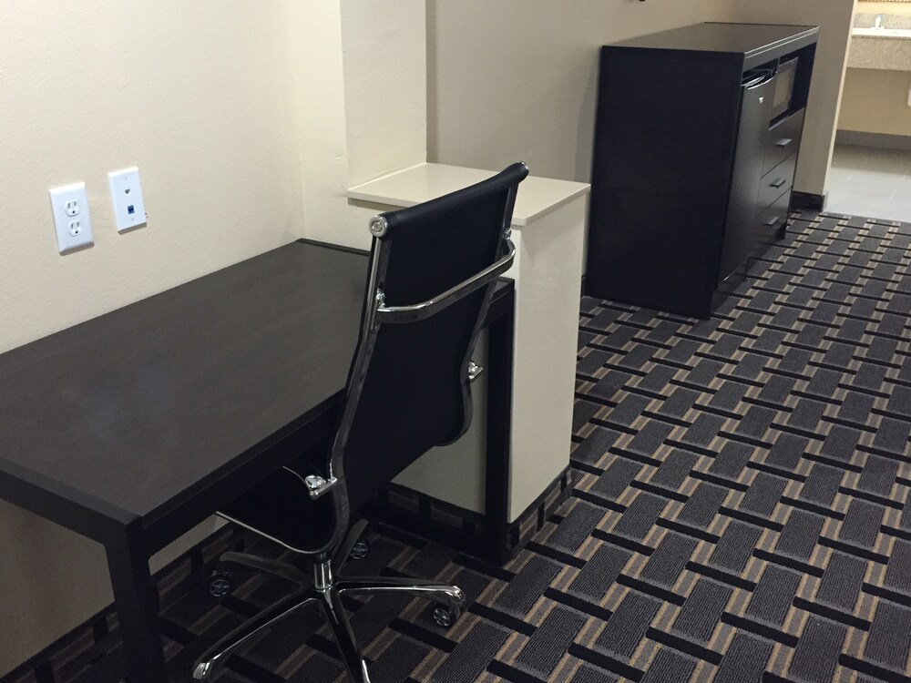 Downtowner Inns & Suites - photo 20