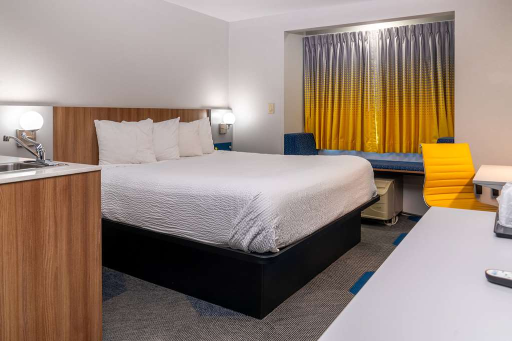 Microtel Inn & Suites by Wyndham Pigeon Forge - photo 11