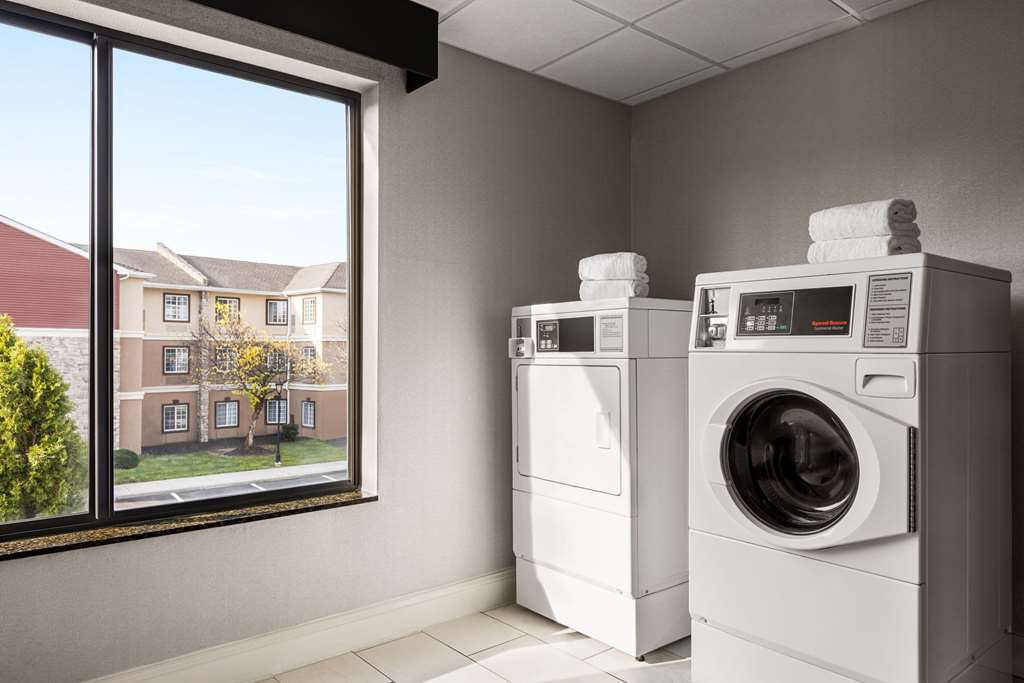 La Quinta Inn & Suites by Wyndham Mt. Laurel Philadelphia - photo 57