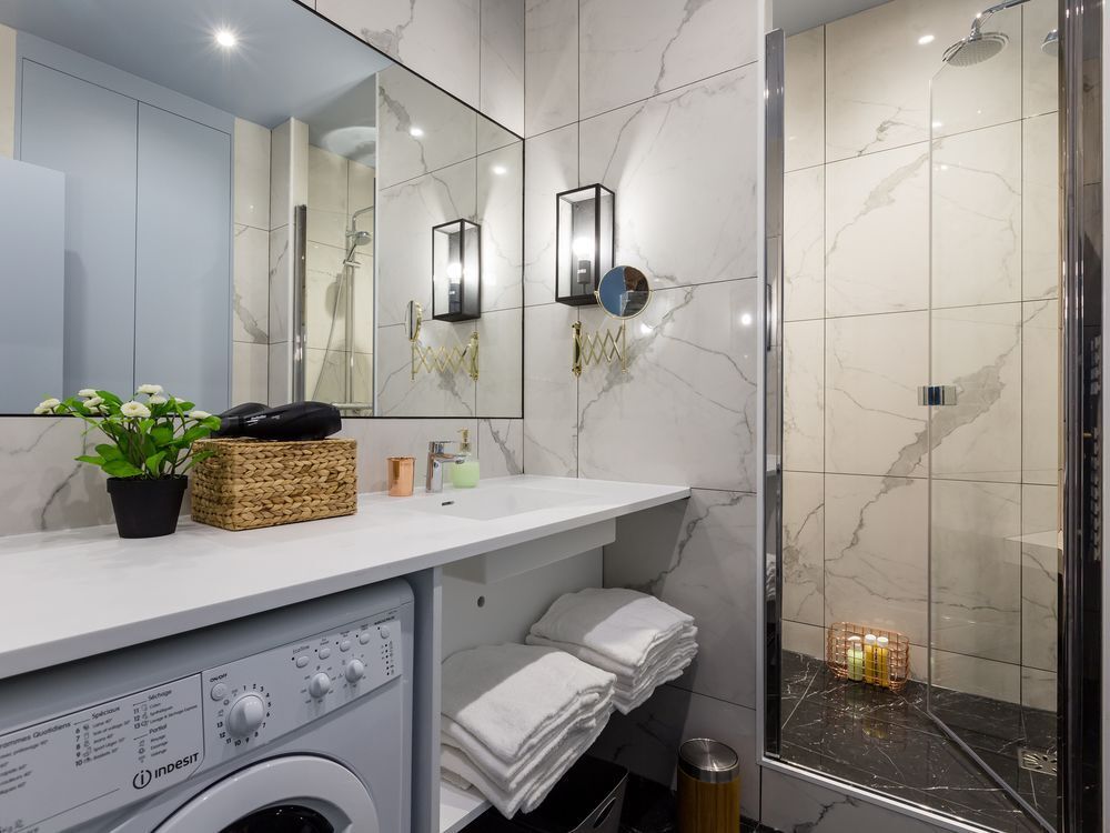 Luxury 3 Bedroom 2 Bathroom Loft Louvre Museum — 5-Star Luxury Hotel in Paris, France