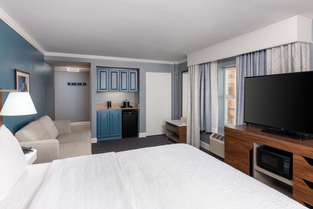 Hampton Inn Savannah Historic District - photo 22