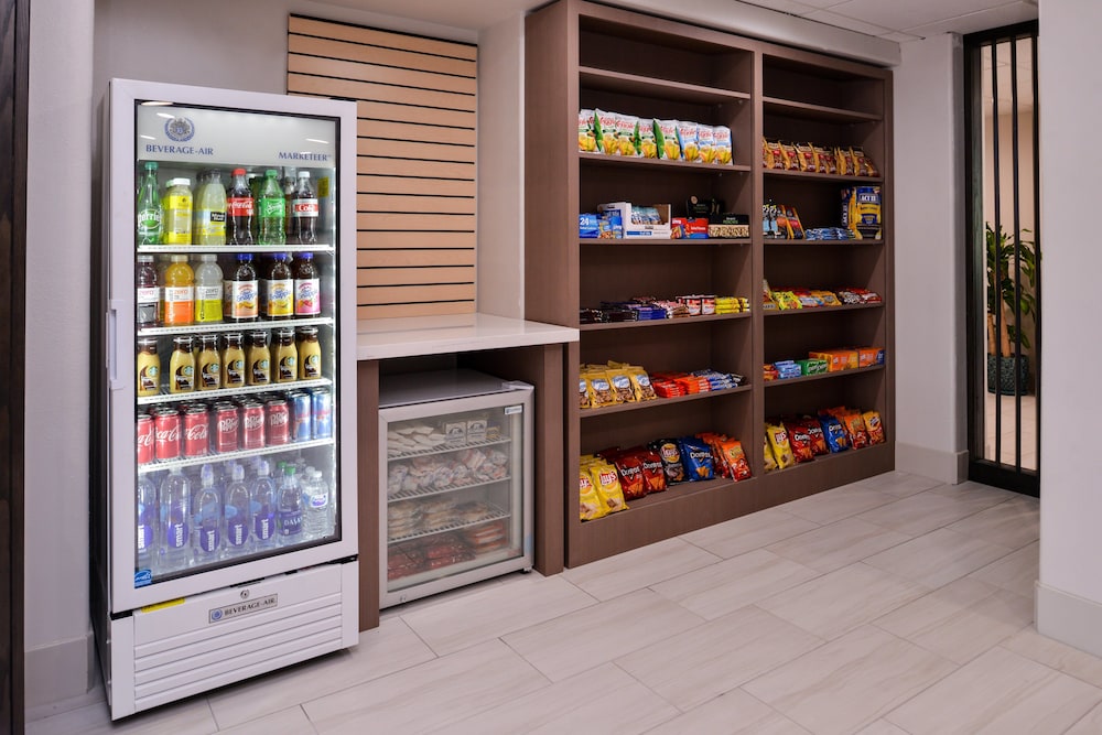 Holiday Inn Express Hotel & Suites Elgin by IHG - photo 32