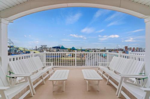 Steps From Beach & Boardwalk Ocean Views with 5 Decks 3 Cars in Seaside Heights, United States