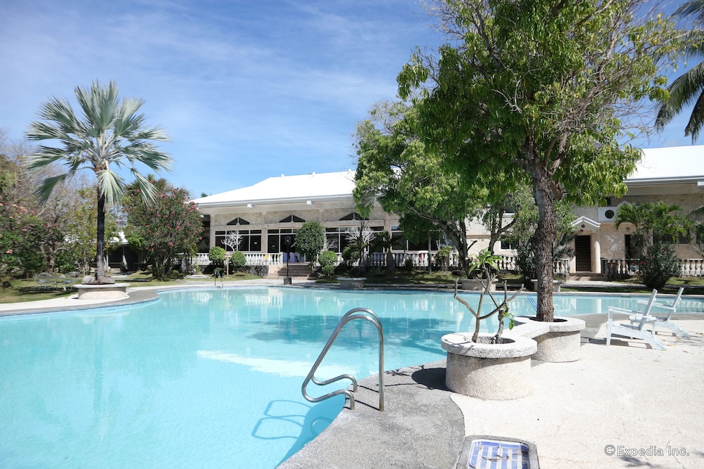 Antulang Beach Resort — hotel in Siaton