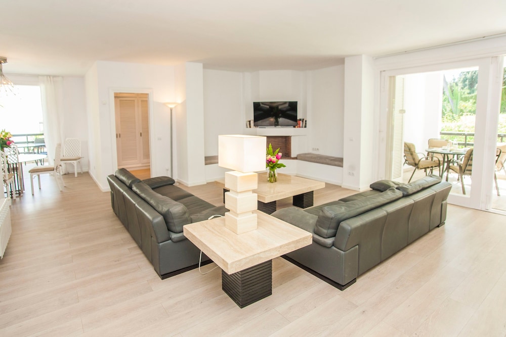 Monteros Beach Flat — 4-Star Luxury Hotel in Marbella, Spain