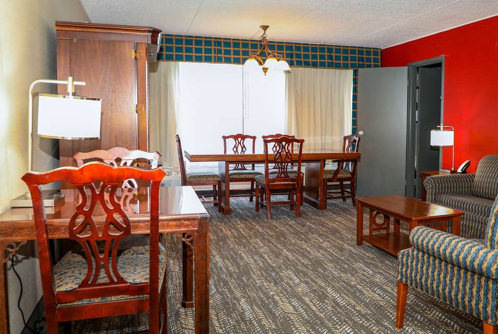 Ramada by Wyndham Cumberland Downtown - photo 22