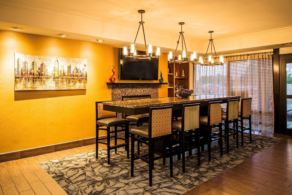 Hampton Inn Philadelphia International Airport - photo 4