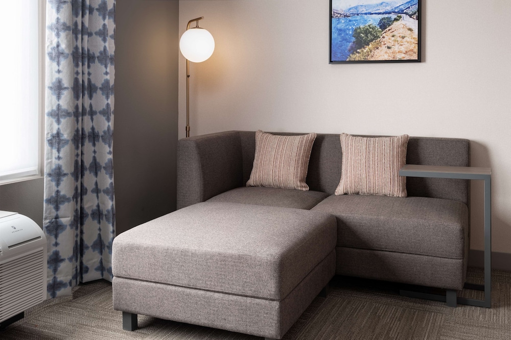 Hilton Garden Inn Visalia - photo 16