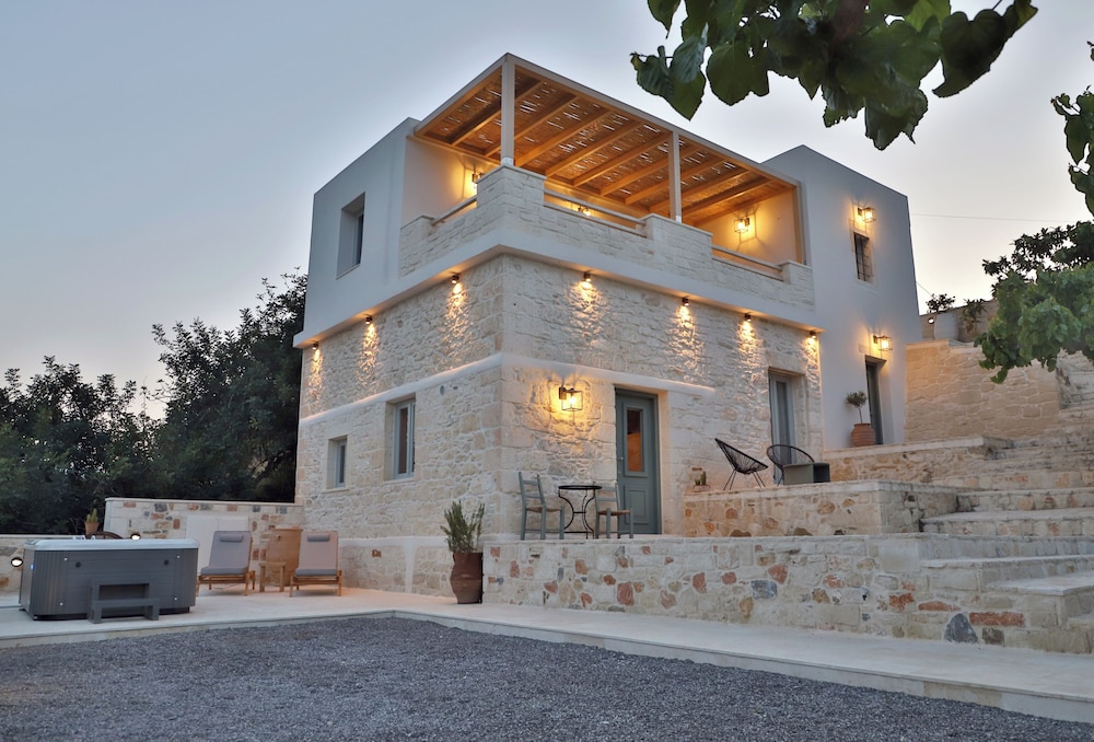 Amvikas suites Sitia by Comfortbnb — 4-Star Luxury Hotel in Sitia, Greece