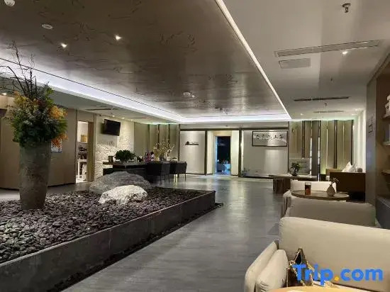 Maoshan Road Hot Spring Resort — 4-Star Luxury Hotel in Zhenjiang, People's Republic of China
