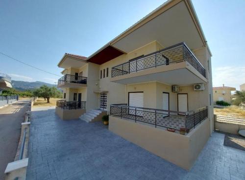 Seaside Apartment with parking in Melissi — 4-Star Luxury Hotel in Melissi, Greece