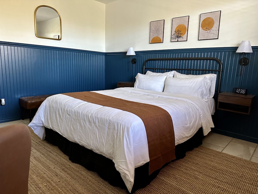 Budget Host East End Hotel in Riverhead - photo 10