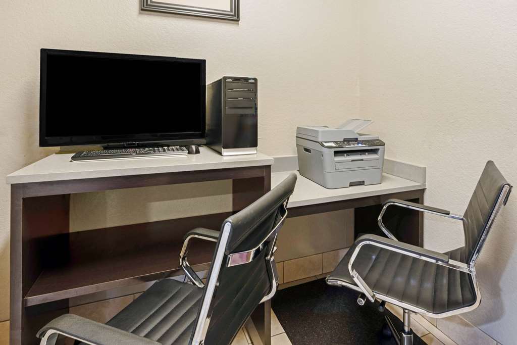 La Quinta Inn & Suites by Wyndham Ada - photo 31