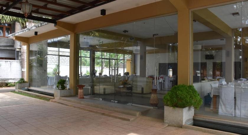 Golden Park Hotel