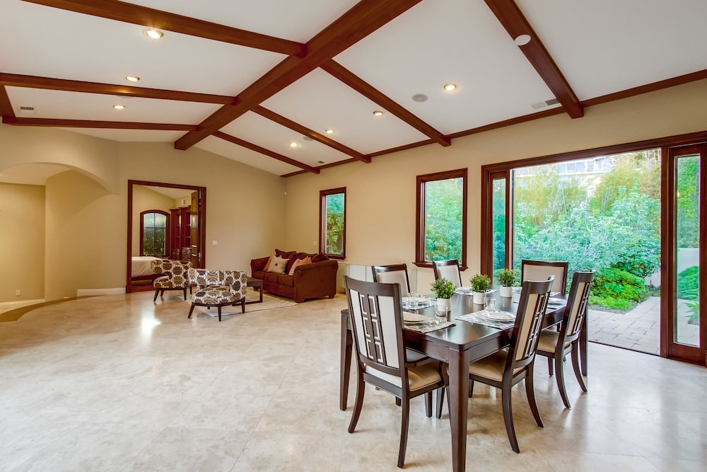 Tropical 5BR La Jolla Retreat by NamaStay - photo 36