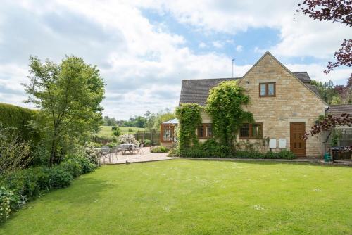 Kingfisher Cottage — 4-Star Luxury Hotel in Winchcombe, United Kingdom