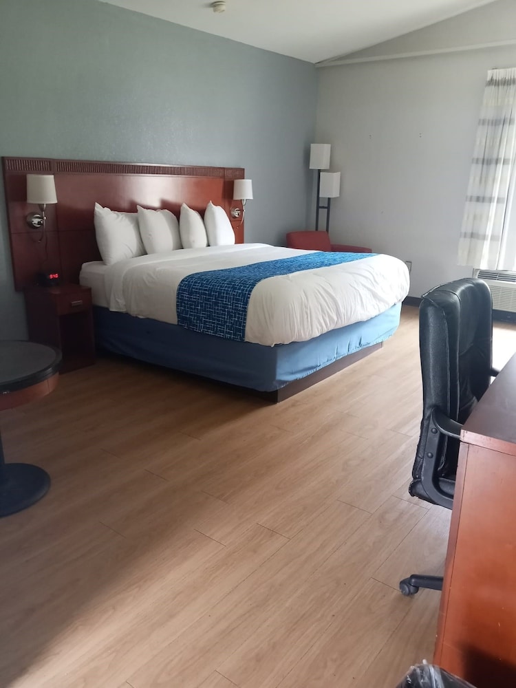 Travelodge by Wyndham Petersburg - photo 5