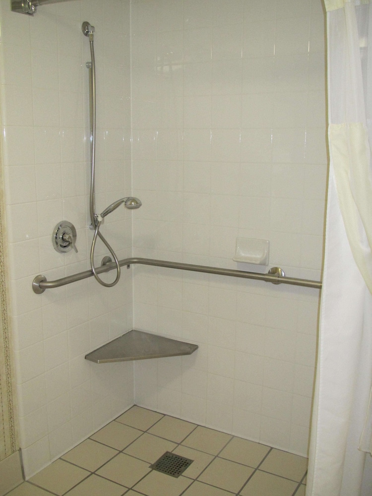 Hilton Garden Inn Addison - photo 24