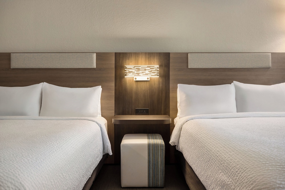 Holiday Inn Express & Suites Fort Lauderdale Airport South by IHG - photo 10