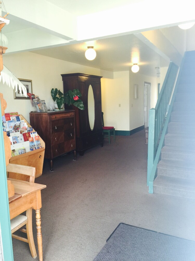 Harbor Inn - photo 2