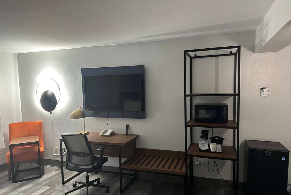 La Quinta Inn & Suites by Wyndham Birmingham Homewood - photo 12