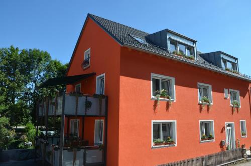Ferienwohnungen am Schambacher Weg — 4-Star Luxury Hotel in Riedenburg, Germany