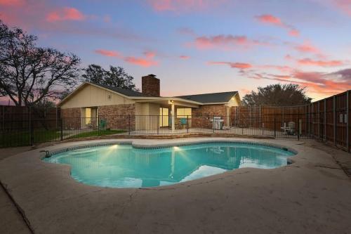 Luxury Retreat in Carrollton Pool Patio & More in Carrollton, United States