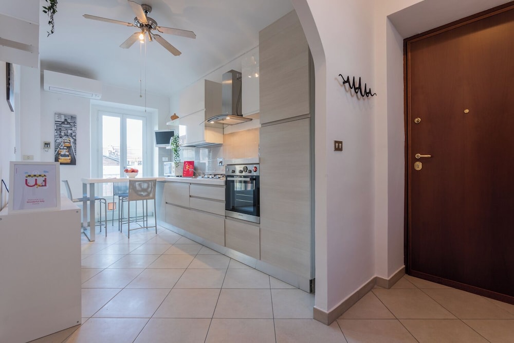 Appartamento a due passi da Porta Susa — 4-Star Luxury Hotel in Turin, Italy