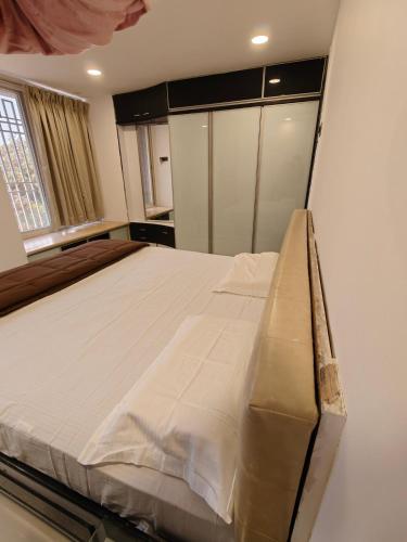 Spacious Garden Facing 2 BHK in Sanpada 5 mins from DY Patil Stadium