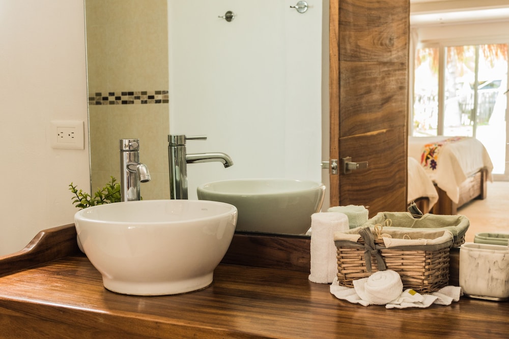 Bathroom sink