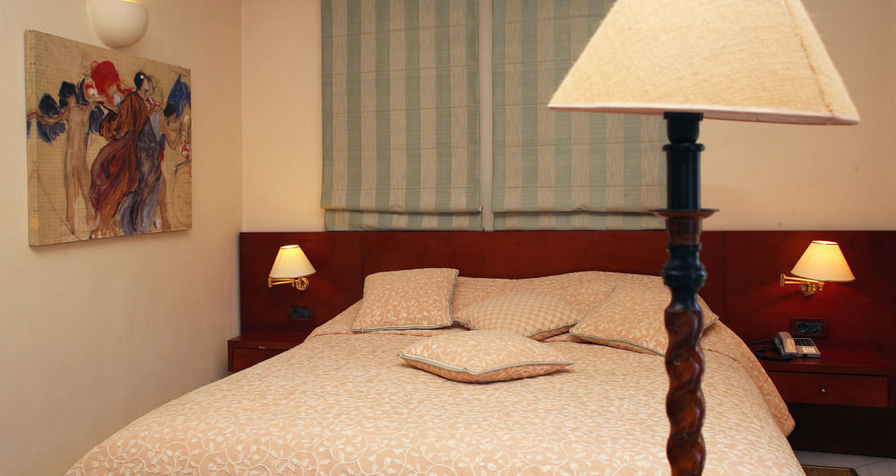 Maritsas Hotel & Suites — Portaria — photo 3