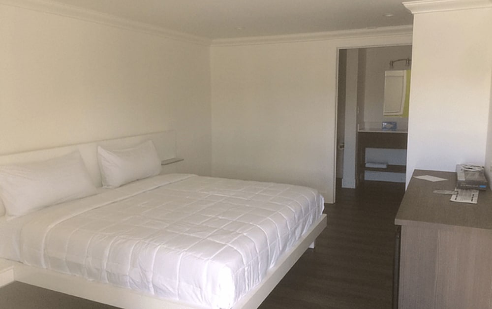 Spinnaker Inn of Naples - photo 17