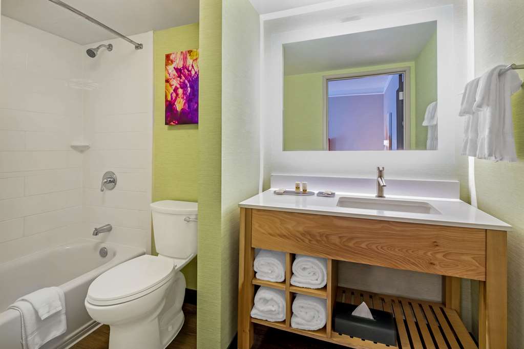 La Quinta Inn & Suites by Wyndham San Francisco Airport N - photo 18