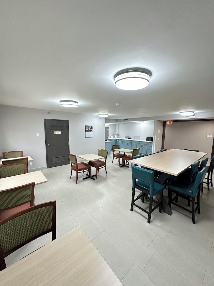 Days Inn by Wyndham Mandan Bismarck Area - photo 34