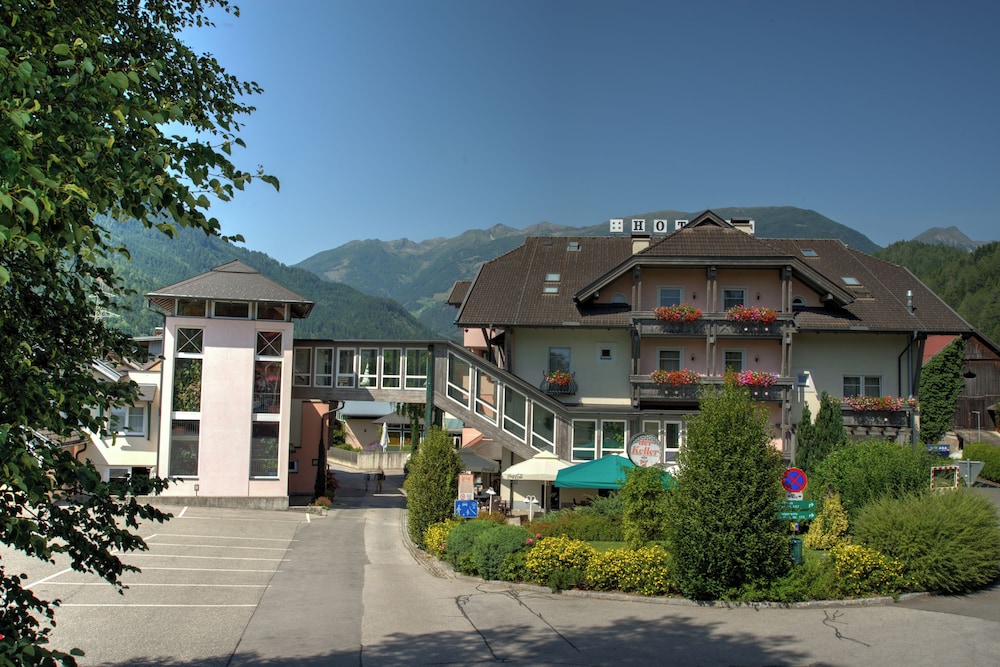 Flattacher Hof - carbon neutral hotel in Flattach