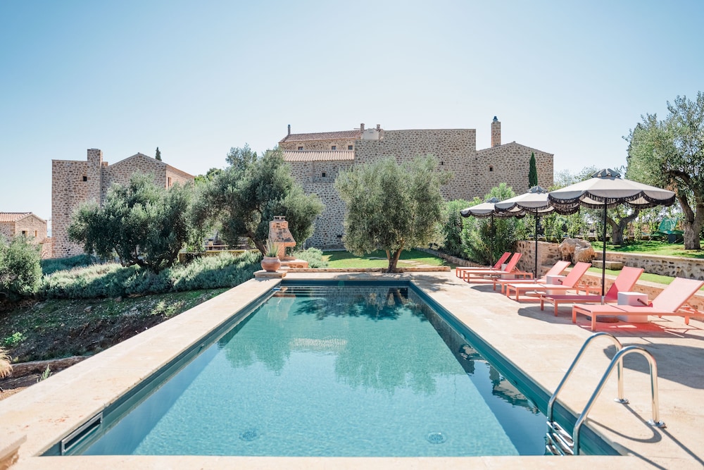 Alistos Hotel — 4-Star Luxury Hotel in Gytheio, Greece